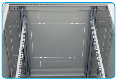 Vorbereitet für individuelle Kabelführung und Belüftung Deckel des Server Racks